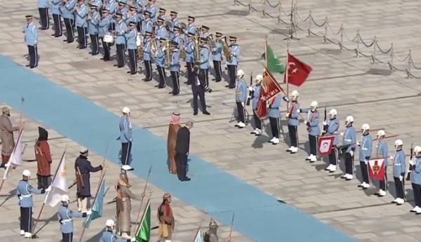 صحف تركية: ولي العهد السعودي لم ينحني للجيش التركي حسب البرتوكول (صورة)