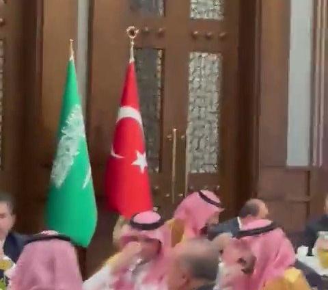 الرئيس التركي يقيم مأدبة عشاء على شرف الأمير محمد بن سلمان ومفاجأة من الفرقة الموسيقية