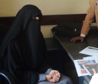 السجينة الحكمي تكشف عن ضغوطات في التحقيق وتوكل محامين للترافع عنها 
