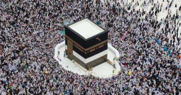 السعودية تتيح تأدية العمرة بجميع أنواع التأشيرات