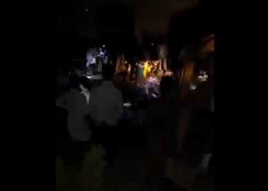سقوط طفلين الى قعر بيارة عميقة بشارع الثلاثين المتصل بالستين بصنعاء ووفاة احدهما وانقاذ الاخر (فيديو)