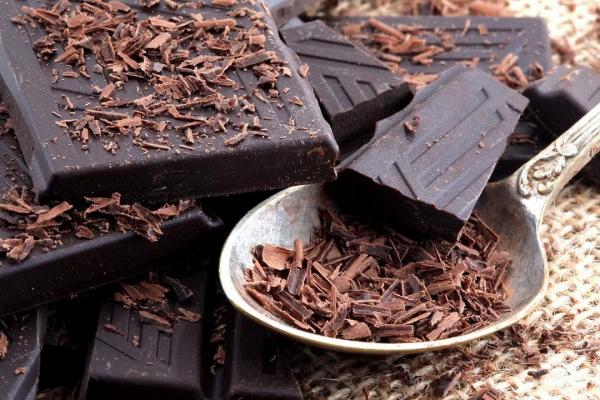الشكولاتة الداكنة تحارب الشيخوخة