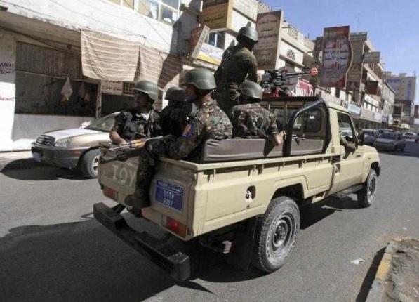 جماعة الحوثي تعتقل شيخ قبلي ونجله في مديرية الحدأ بذمار