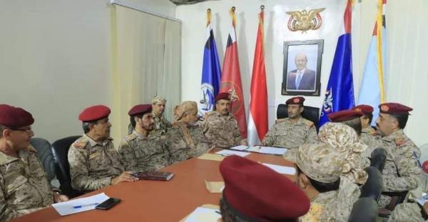 الفريق صغير بن عزيز يعقد اجتماعا موسعا لقيادات عليا في الجيش