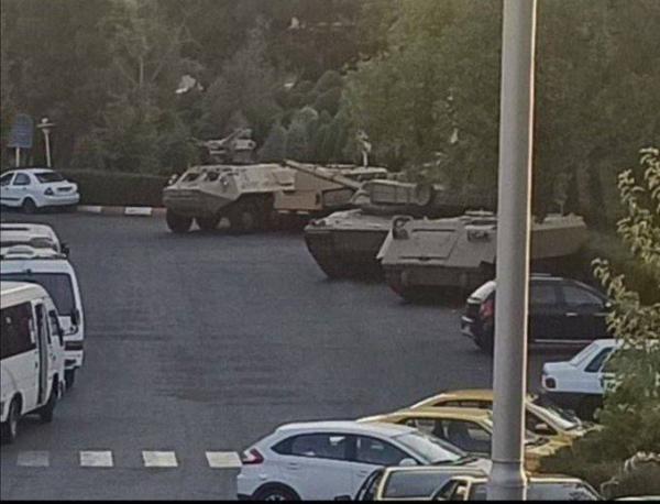 الدبابات الإيرانية تنزل الشوارع لحماية بعض المنشآت في طهران