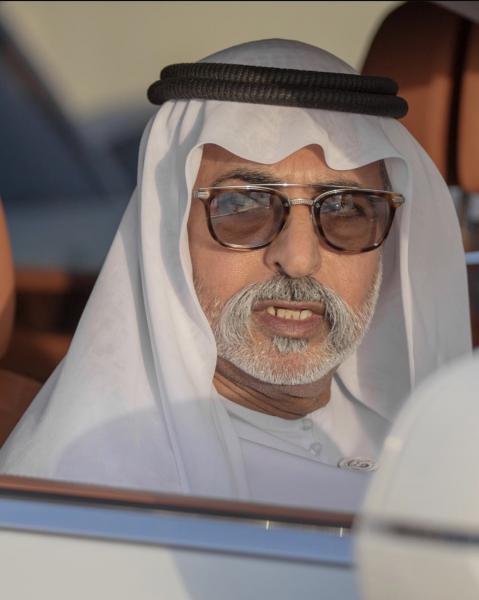 الإمارات: الشيخ نهيان بن مبارك يعطي خريجة درس صامت في الأخلاق