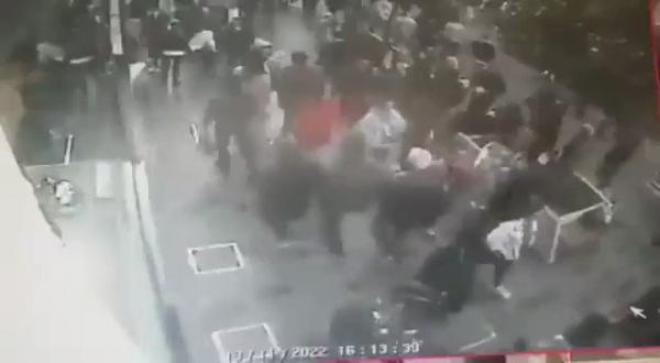فيديو يظهر لحظة وقوع الانفجار في أحد شوارع اسطنبول المزدحمة بالسكان