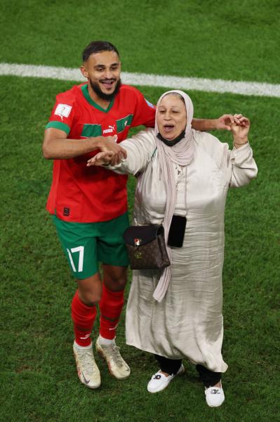 من هو لاعب خط الوسط المنتخب المغربي «سفيان بوفال» فيديو