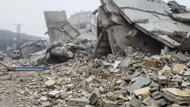 ارتفاع ضحايا الزلزال إلى 1540قتيلا في تركيا و911 قتيلا في سوريا