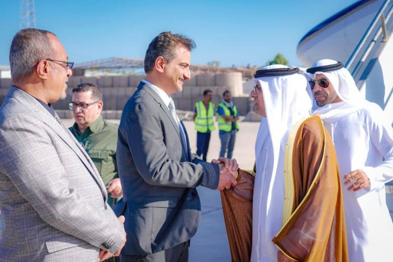 وصول السفير الإماراتي محمد حمد الزعابي الى العاصمة عدن