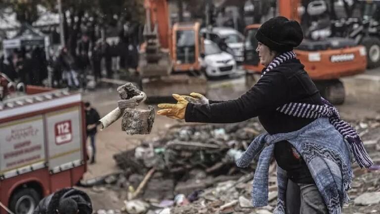 "لا داعي لإرسال دبابات".. كيف سخرت مجلة «شارلي إبيدو» الفرنسية  من ضحايا زلزال تركيا