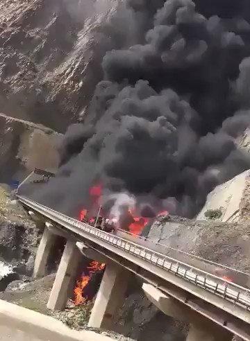 حادث مروع في السعودية يسفر عن وفاة 21 معتمر واصابة العشرات (فيديو)