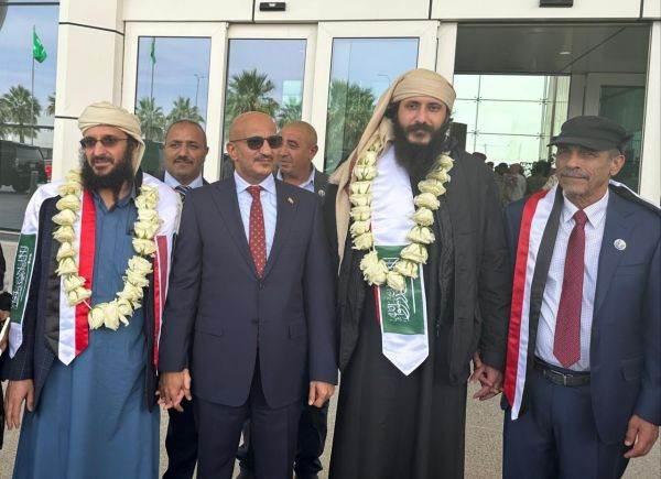 وصول الدفعة الثانية من أسرى الشرعية بينهم شقيق طارق صالح ونجله (فيديو)