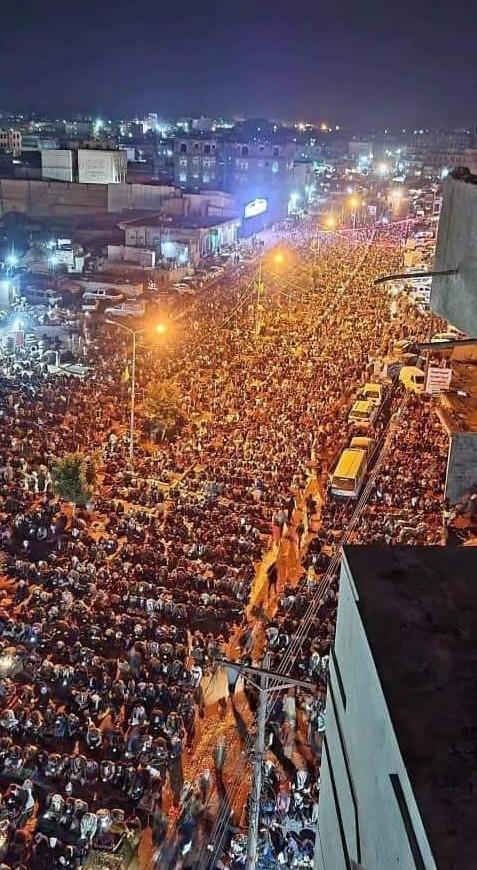 مشهد عظيم لصلاة القيام من محافظة ذمار .. الشوارع تتغطى بالمصلين