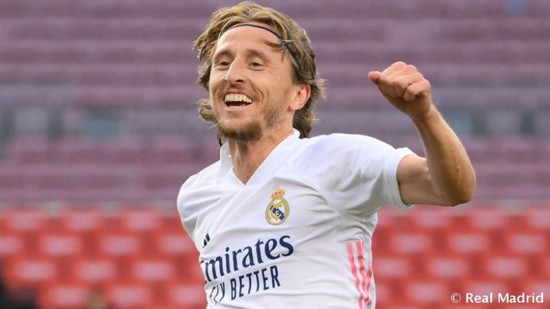 مودريتش يبلغ بيريز بقراره حول عرض أحد الأندية السعودية له