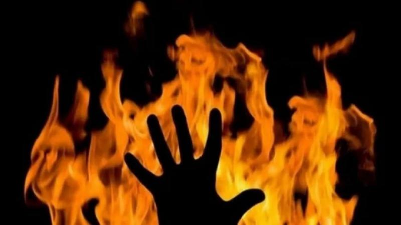 بسبب رفضهم خطبة ابنتهم.. شاب يشعل النيران في منزلهم