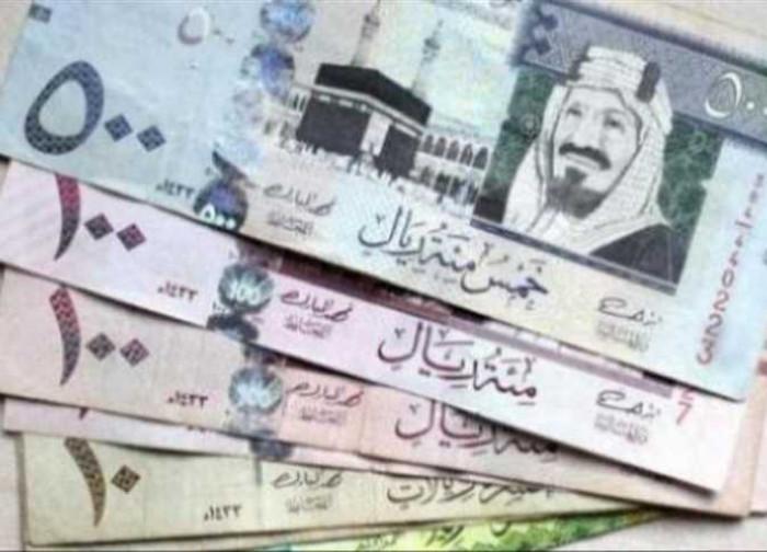 تطورات جديدة مفاجئة في اسعار صرف الريال اليمني امام الدولار والسعودي بصنعاء وعدن