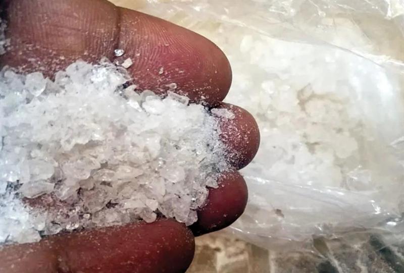 السلطات السعودية تضبط مقيم لترويجه 10.1 كيلوجرام من الشبو