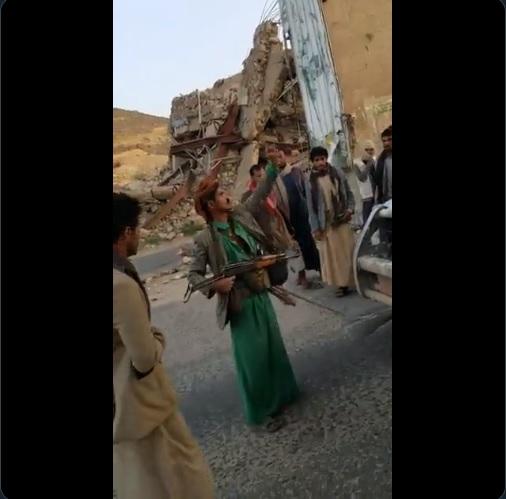 فيديو يكشف مالذي حدث اليوم في إحدى نقاط محافظة صعدة