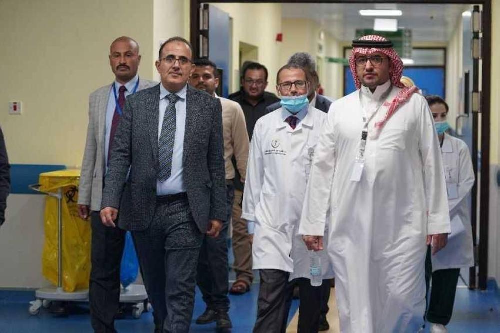 وزير الصحة اليمني يزور مستشفى عدن العام الممول من السعودية