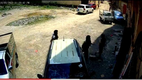 مسلحون حوثيون يهجمون على مؤسسة تجارية في تعز