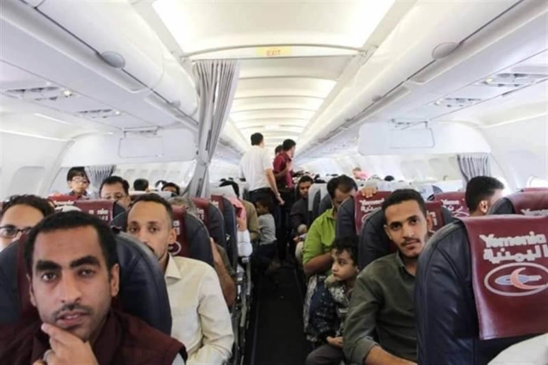 وصول دفعة من اليمنيين العالقين في السودان إلى صنعاء وعدن