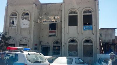 بالصور: معاناة قسم شرطة الشهيد الاحمر بالحصبة، اكثر من 1500 قذيفة ورصاصة سقطت عليه اثناء الحرب "لسان حال الأمن اليمني"