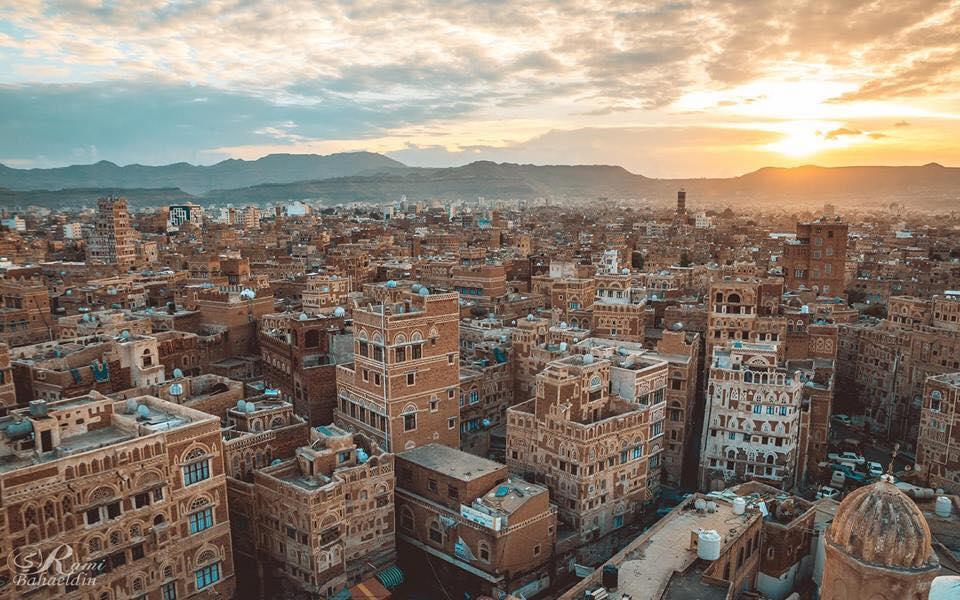 تعليق ساخر لمسؤول حكومي على إعلان الحوثيين توقيع مذكرة استكشاف النفط