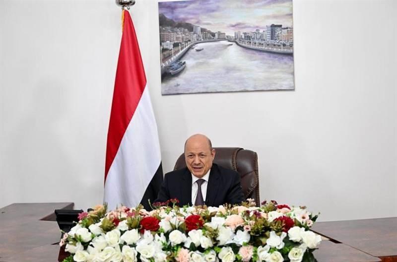 الرئيس العليمي يلقي خطاب العيد من حضرموت، ويتعهد بإنهاء الإنقلاب