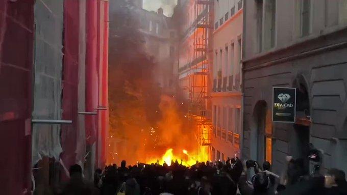 الشرطة الفرنسية تقول إنها في حالة حرب.. التفاصيل الجديدة للأحداث ! الشرطة الفرنسية تقول إنها في حالة حرب.. التفاصيل الجديدة للأحداث !