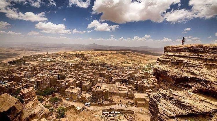 وفاة طفلة في عمران اثر سقوطها في حفرة صرف صحي