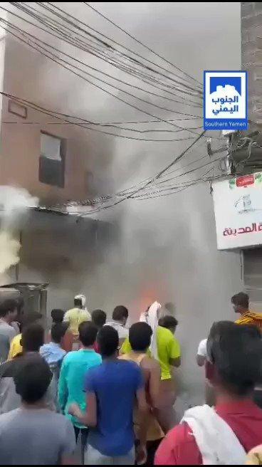 حريق يلتهم مطعم شعبي في كريتر بعدن