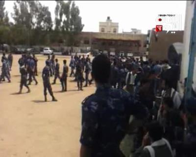 قائد شرطة نجدة العاصمة العميد / طارش السامعي: نتمنى أن تبادر قيادة الحرس الجمهوري لتسليم نجل «العوبلي» ومرافقيه الذين اعتدوا على دورية الشرطة