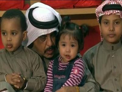 سعودي يكفل 4 أيتام ويوقف ثروته لهم مدى الحياة