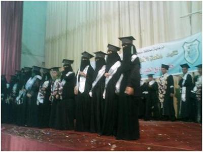 بحضور راجح : جامعه الحكمه تحتفل بتخرج دفعة جديدة من طلابها للعام 2011-2012م وتسخرريع الحفل لصالح مرضي السرطان 