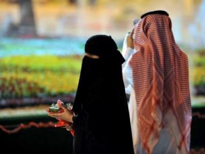 سعودية تهدي زوجها عروساً.. وسيارة "فارهة" شعرت أنها غير قادرة على الإنجاب فاختارت له عروساً