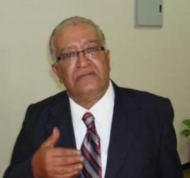 العنسي يقدم رؤية تتضمن استقالة صالح من رئاسة المؤتمر لإنقاذ الحزب وإخراجه من المأزق