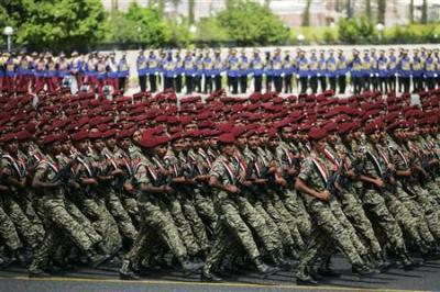 خطة هيكلة توحيد الجيش بإلغاء الحرس والفرقة والرئيس هادي يصادق عليها