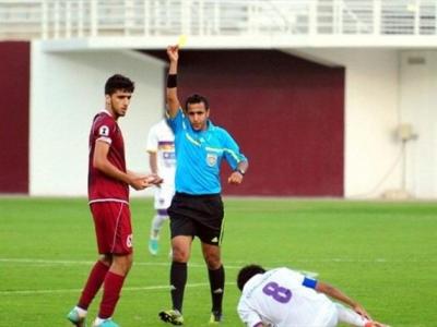حكم إماراتي يطرد لاعباً ويستدعيه من المدرجات لإكمال المباراة!