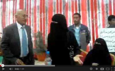 وقفة احتجاجية لموظفي المجلس الوطني للسكان ضد قياداتهم للمطالبة بحقوقهم وسب وشتم موظفات المجلس (فيديو)