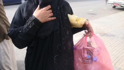 حكاية "عائشة" المطلقة واسرتها