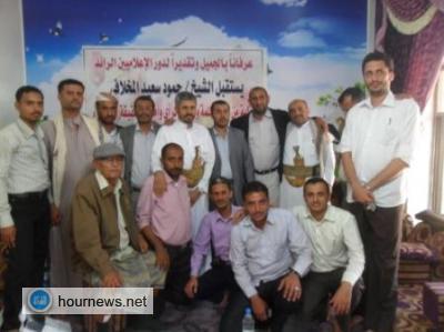 تعز: الشيخ / حمود المخلافي يلتقي عدداً من الصحفيين ويؤيد دعم حملة "أنا نازل" لرفض المشيخة