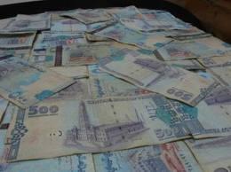 شخصان على دراجة نارية يسرقان 800 ألف ريال من إحدى السيارات في العاصمة صنعاء