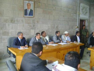 ملاسنات وخلافات تعصف بالاجتماع  والمحافظ يفشل في سحب الثقة عن الأمين العام،،"تفاصيل الإجتماع"مجلس محلي حجة