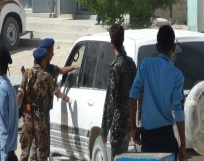 عاجل .. شهود عيان : وصول كتائب من قوات الحرس الجمهوري الى مطار سيئون‎ وتحركات غير إعتيادية للواء 37 وانتشار امني مدرع