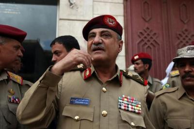 وزير الدفاع يوقف صرف رواتب الجيش عن طريق ما كان يعرف بالفرقة الأولى مدرع و الحرس الجمهوري و يكلف لجان بذلك 