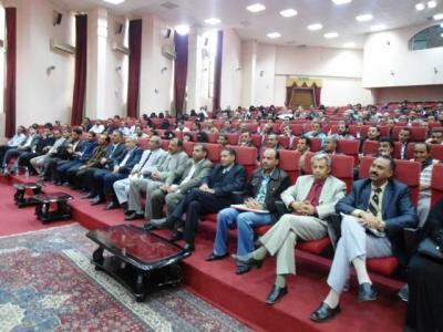 وزير الشباب والرياضة يوجه بتشكيل صندوق تكافل ونقابة للموظفين ويدعو إلى شطب المتعاقدين الوهميين