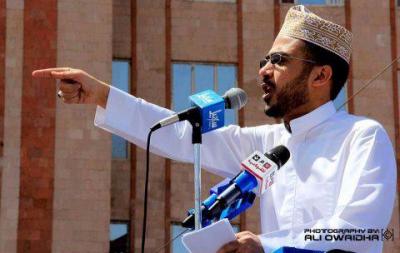 خطيب الثورة بصنعاء لــ إيران: إذا جئتم إلى اليمن لمواجهة أمريكا فهي بجواركم في العراق وأفغانستان وان جئتم لمواجهة إسرائيل فأنتم تحرسونها بسوريا ولبنان