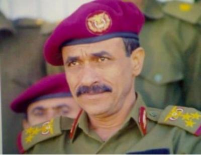خاطب أخاه"لا يمكن أن تظن ان الثروة كلها لك وكلنا ضحينا معك": علي صالح الأحمر يتوعد الرئيس السابق بنشر المخبأ والمستور 