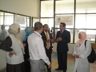 ممثل منظمة الصحة العالمية يزور عدد من المرافق الصحية  بمحافظة عدن ويطلع على احتياجاتها الطارئة